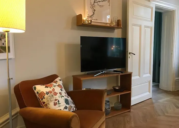 Artistic And Light 2 Room Apartment In Sofo 65Sqm